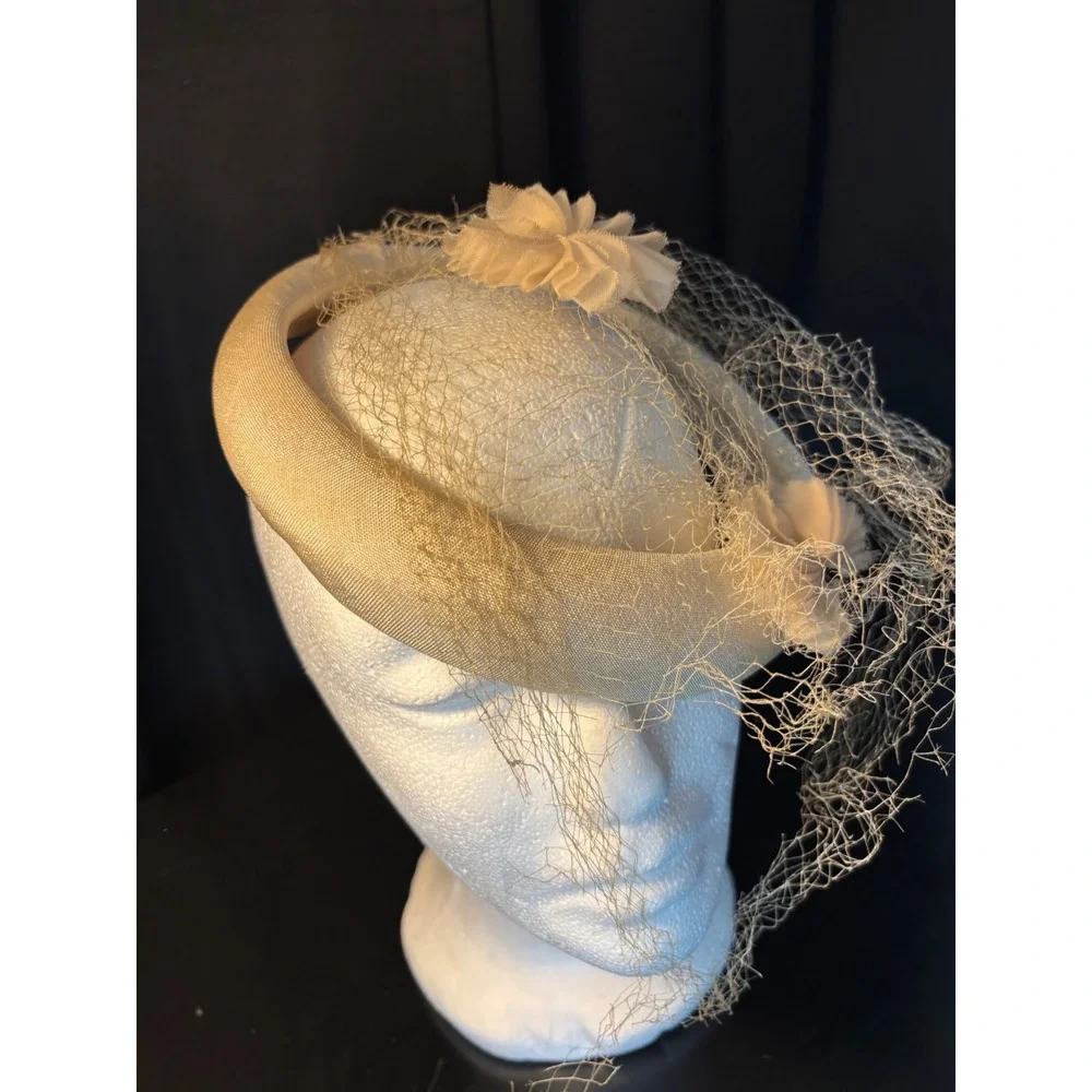 Vintage Cream Pillbox Fascinator Hat Birdcage Veil Pleated Bow Wedding Church